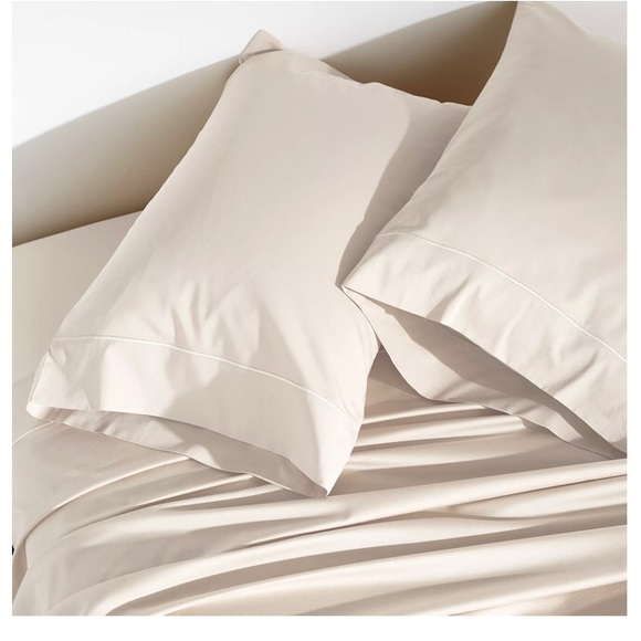 Donna Karan Other - NWT Donna Karan Silk Indulgence Ivory Pillowcase Set